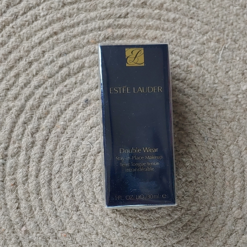 Estée Lauder Double Wear Makeup